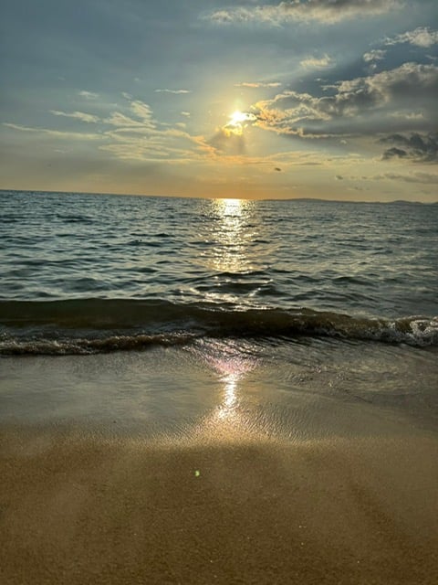 Finde deine innere Sonne und strahle mentale Stärke, Gelassenheit und Erfolg aus. Mindsurf bietet Mentalcoaching für Stressbewältigung, persönliche Entwicklung, Resilienz, Motivation und mentale Balance – entdecke jetzt dein mentales Potenzial.